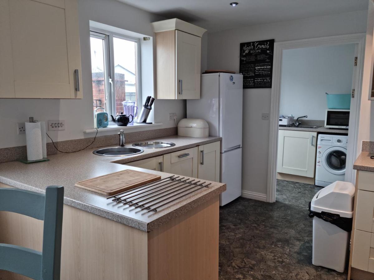 Sea Escape The Tardiis Beachfront Location Aberavon Beach Sea Views Driveway Parking Port Talbot Luaran gambar