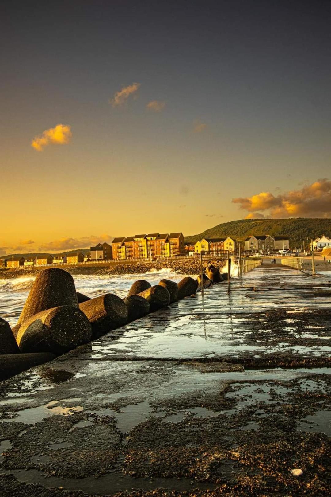 Sea Escape The Tardiis Beachfront Location Aberavon Beach Sea Views Driveway Parking Port Talbot Luaran gambar